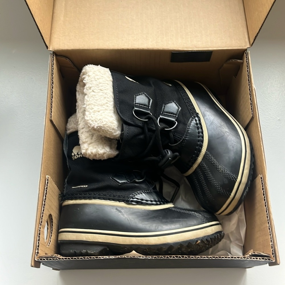 Children’s Yoot pac boots. Size 11 kids. Black